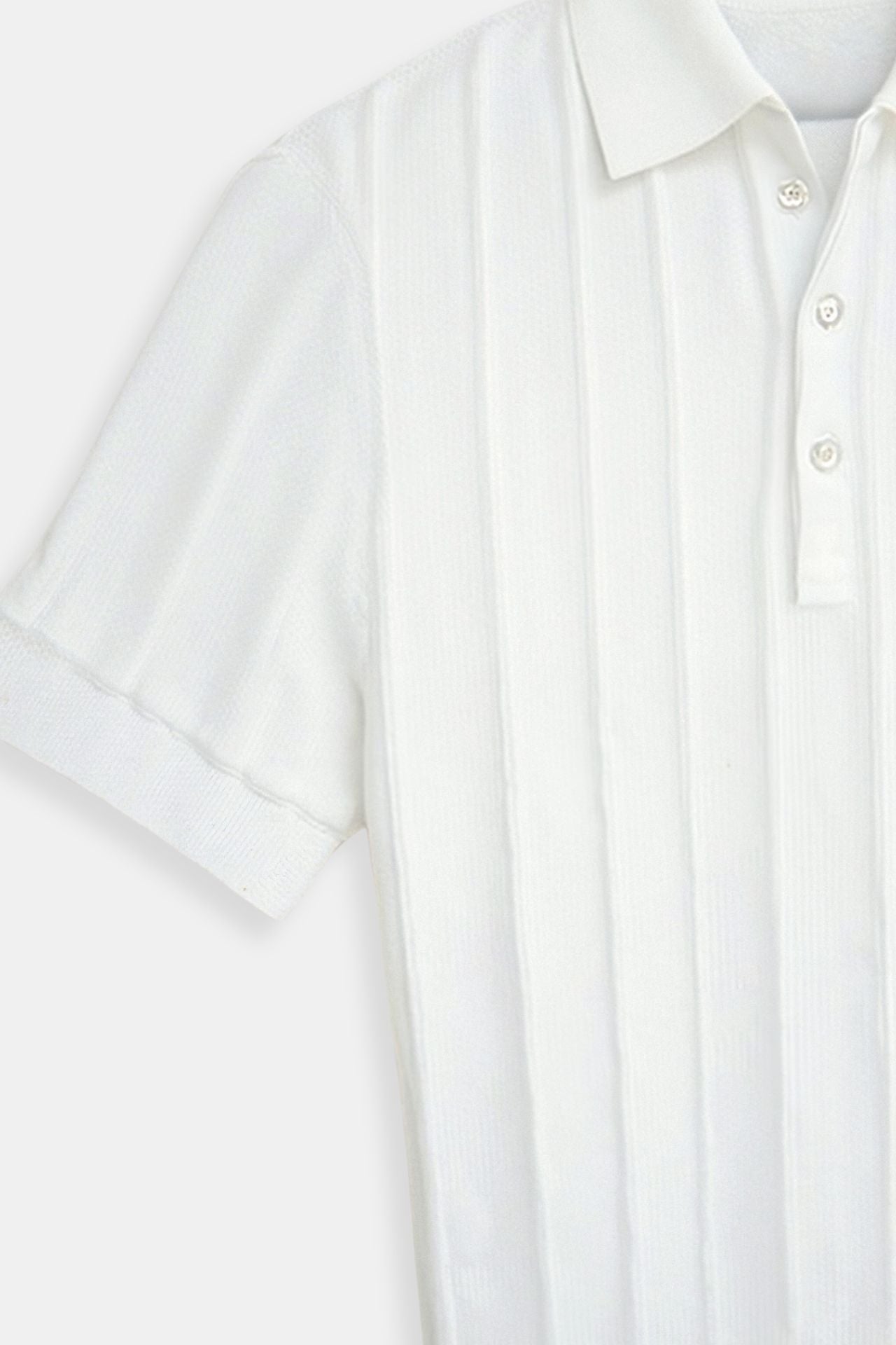 Polo con botones de rayas verticales