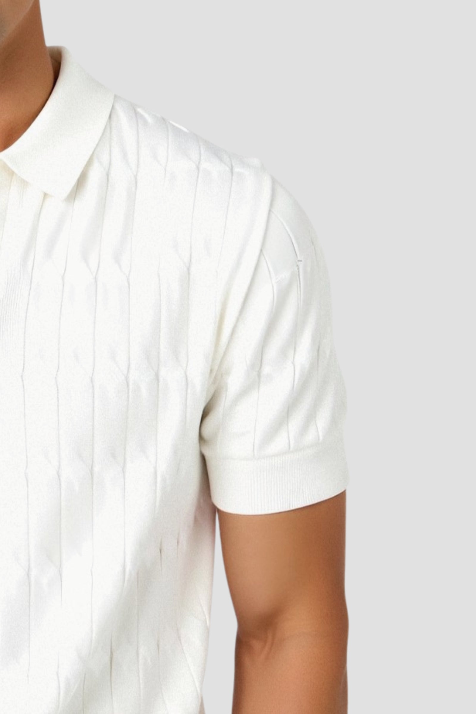 Polo de punto trenzado con cuello en V Premium de NOBA