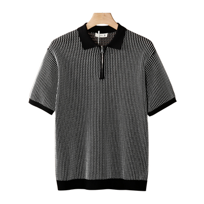 POLO CON CREMALLERA Y TEXTURA GEOMÉTRICA