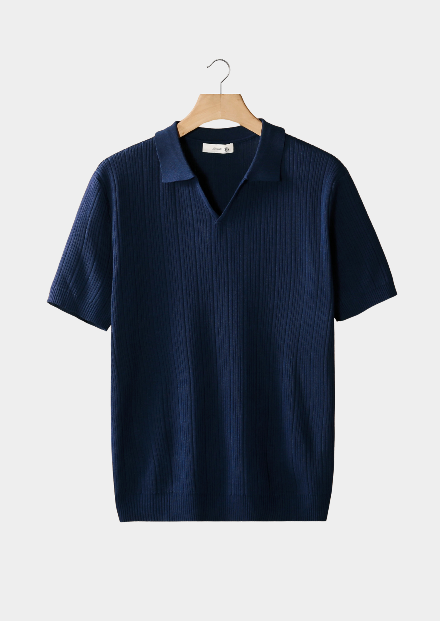 POLO ACANALADO CON CUELLO ABIERTO