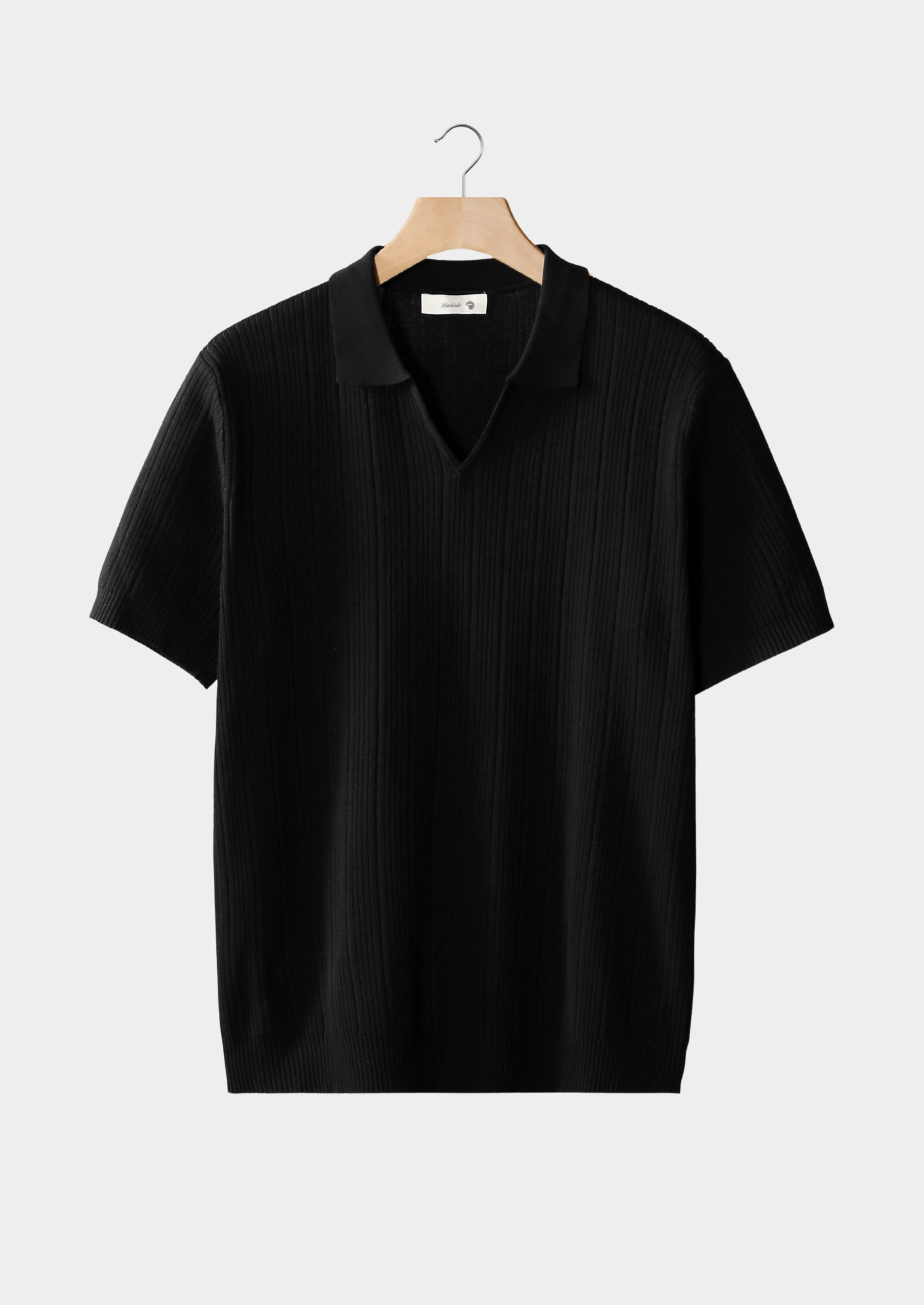 POLO ACANALADO CON CUELLO ABIERTO
