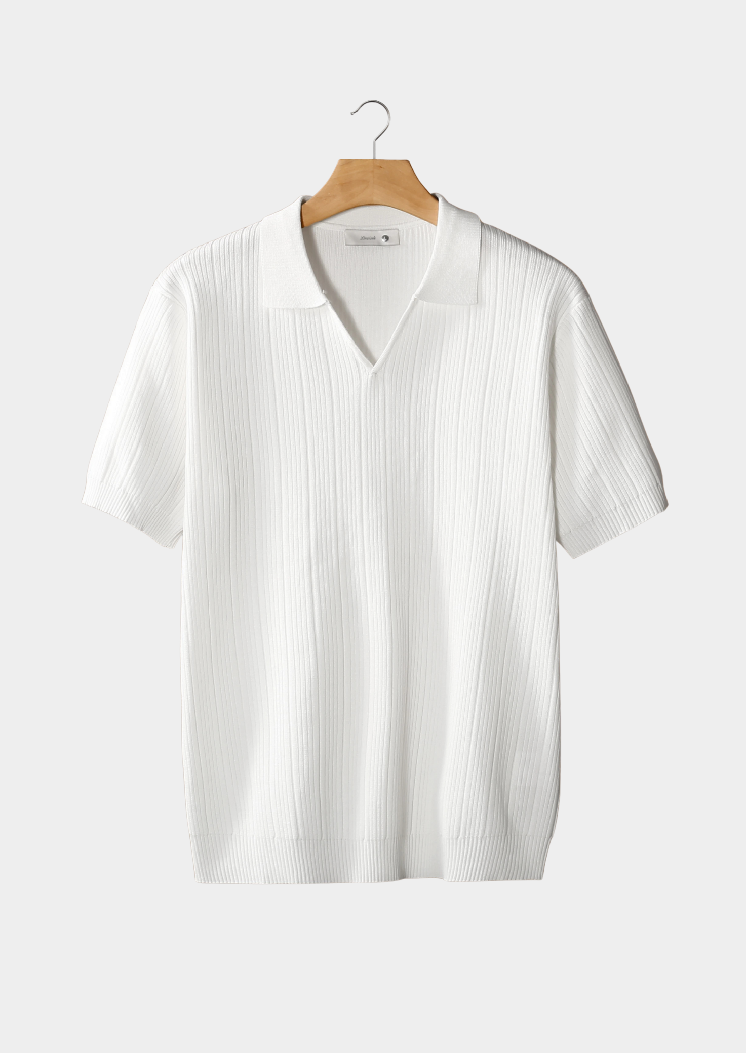 POLO ACANALADO CON CUELLO ABIERTO